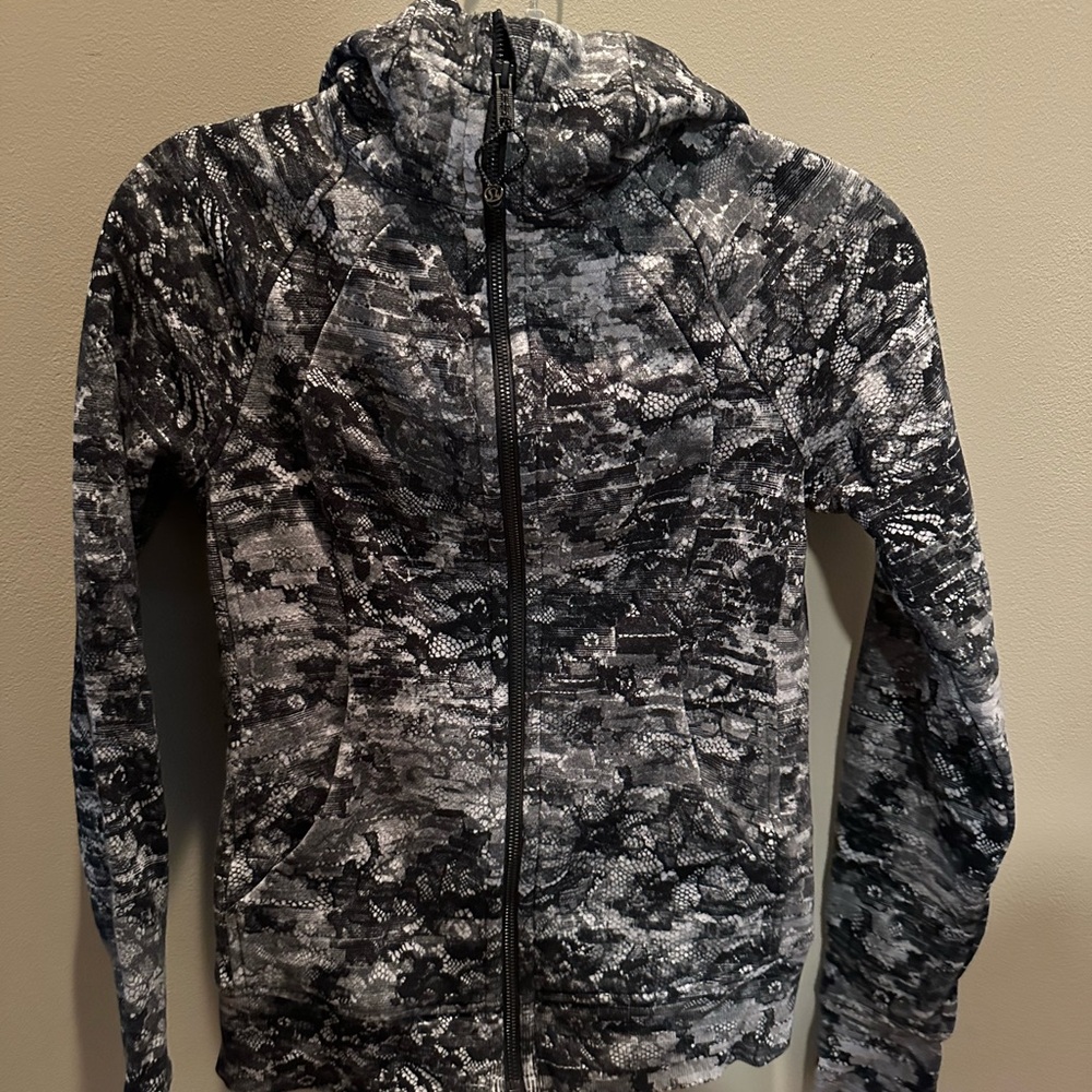 LuLulemon Black and Gray Camouflage Zip-Up Hoodie